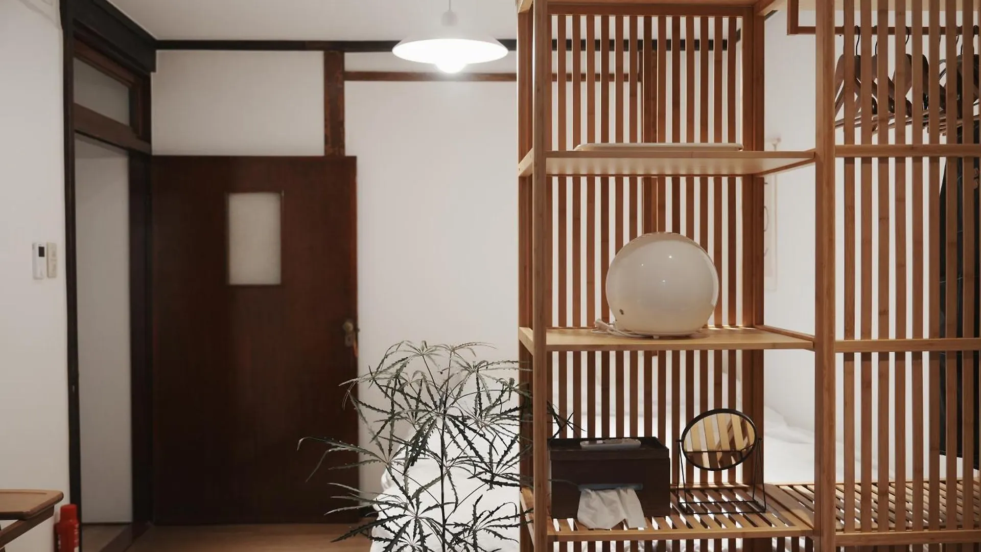 Licensed Private Hanok With Courtyard For 7, 10 Min To Metro Busan 0*,  Sydkorea