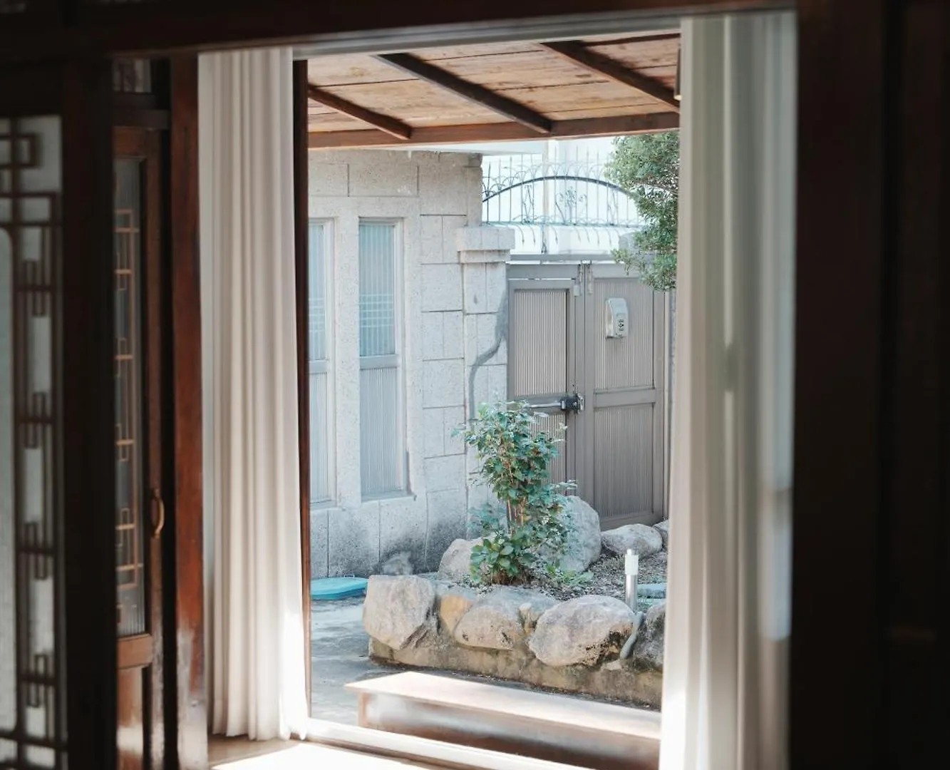 Licensed Private Hanok With Courtyard For 7, 10 Min To Metro Busan Lejlighed