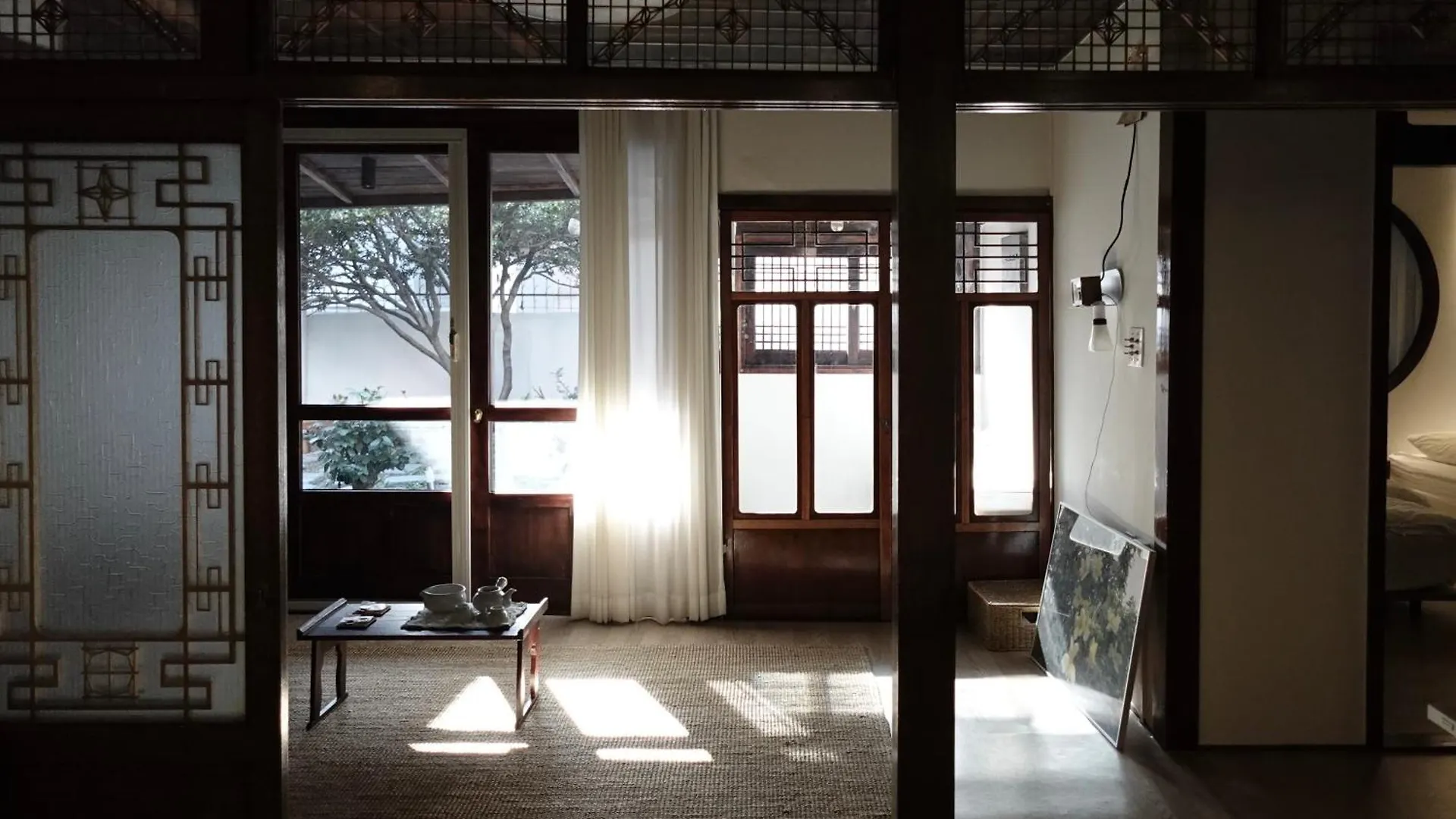 Licensed Private Hanok With Courtyard For 7, 10 Min To Metro Μπουσάν 0*,  Νότια Κορέα