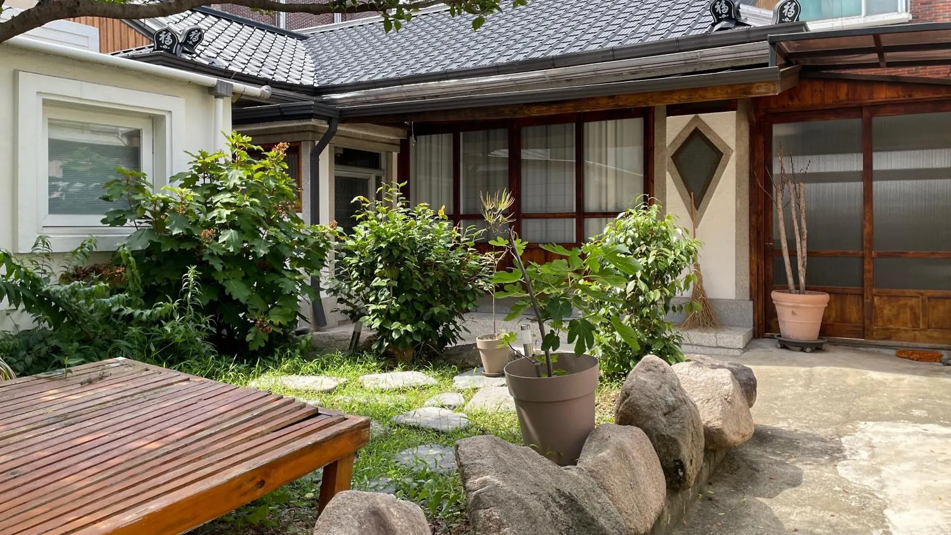 Διαμέρισμα Licensed Private Hanok With Courtyard For 7, 10 Min To Metro Μπουσάν