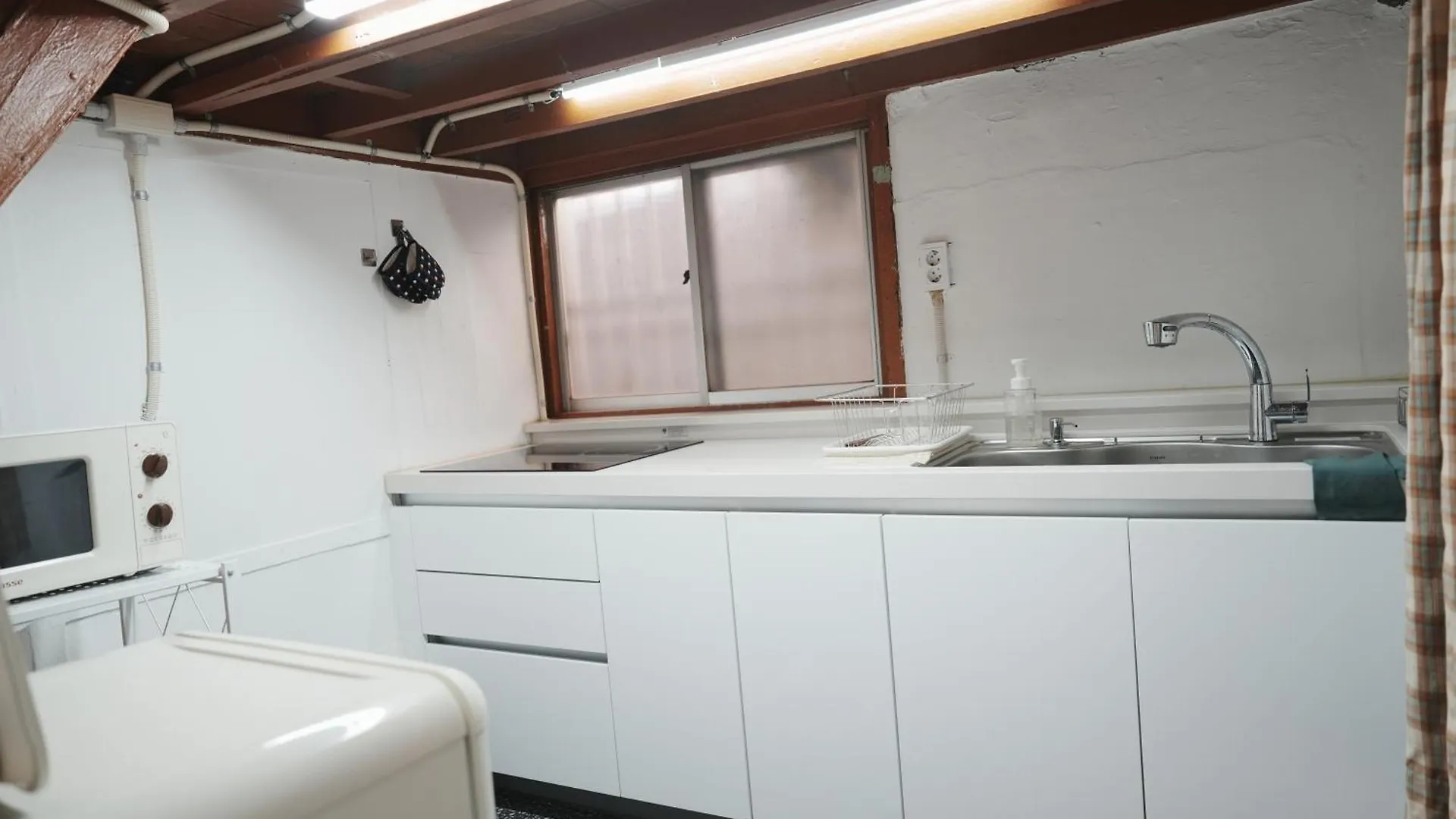 Licensed Private Hanok With Courtyard For 7, 10 Min To Metro 부산광역시 아파트