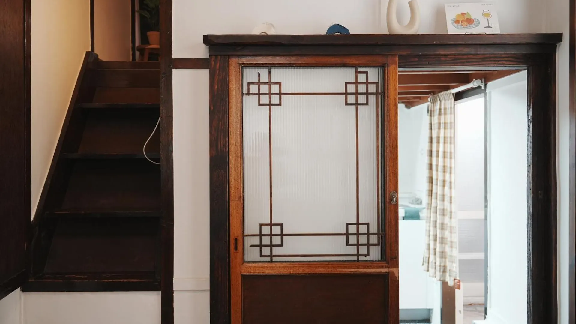 Licensed Private Hanok With Courtyard For 7, 10 Min To Metro 부산광역시