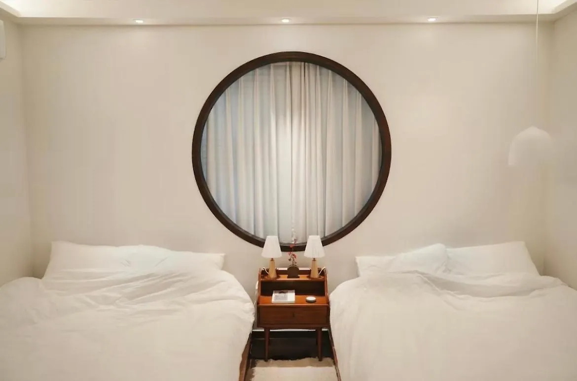 아파트 Licensed Private Hanok With Courtyard For 7, 10 Min To Metro 부산광역시